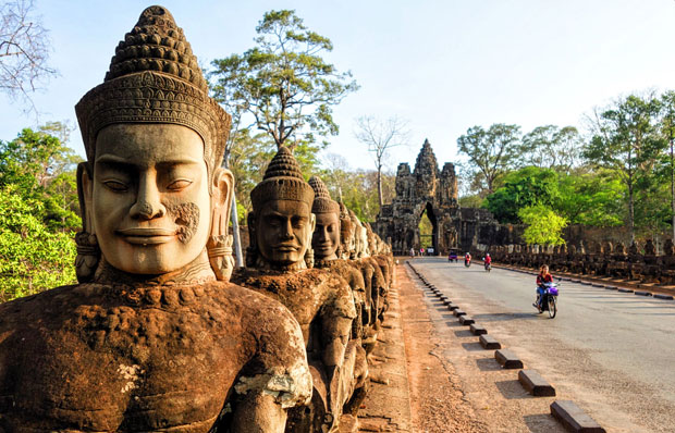  2-Days Private Tours: Classic Angkor Tour Small & Grand Circuits